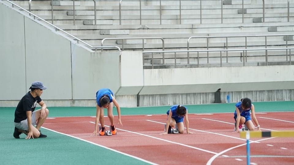 陸上競技と球技などを組み合わせて運動能力を引き出す